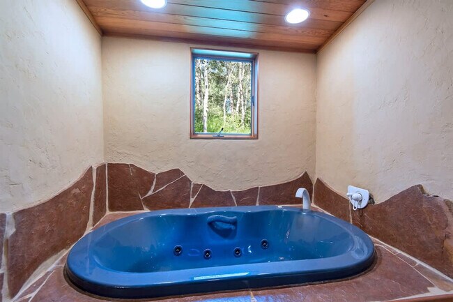 Building Photo - 10570 Rammell Mountain Rd