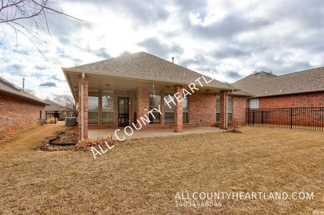 Building Photo - 15813 Traditions Blvd