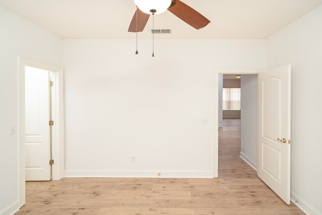 Building Photo - 121 Tide Watch Dr