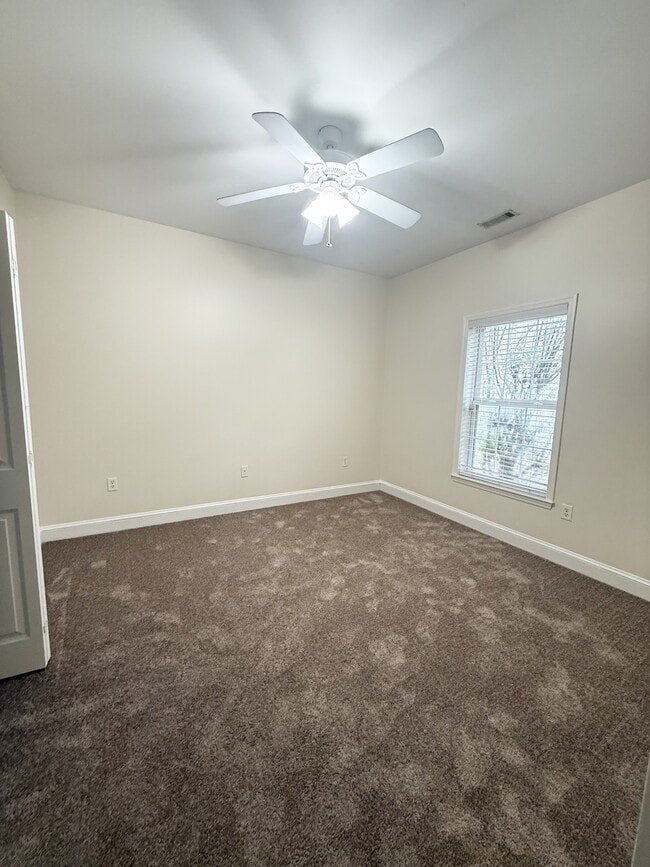 Building Photo - 4 Applemint Ln
