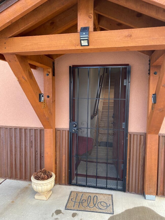 Building Photo - 444 E Montezuma Ave