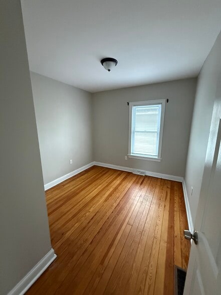 Building Photo - 98 Hazel St