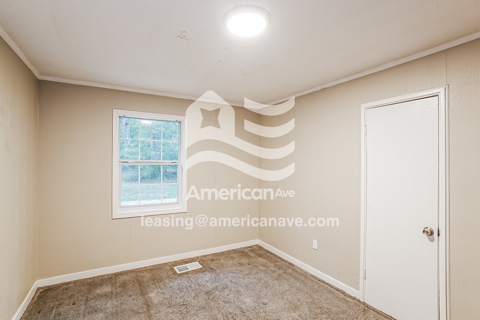 Building Photo - 3027 Woodside Dr