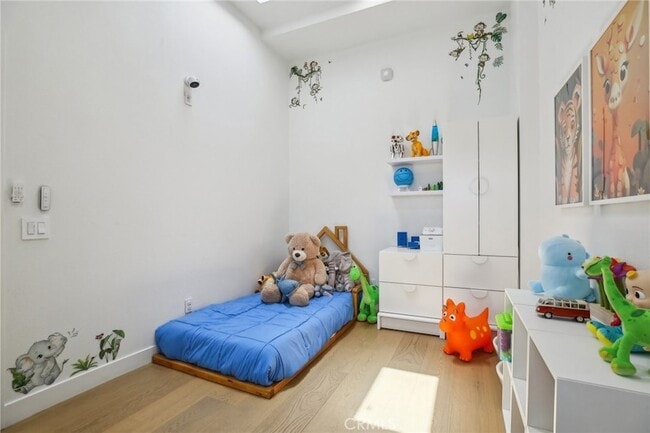 Building Photo - 15 Waterway