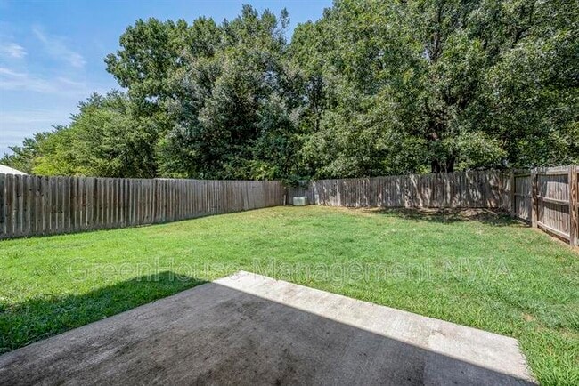 Building Photo - 820 Baker St NW