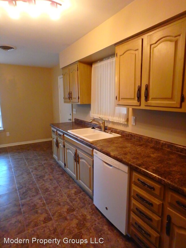 Building Photo - 4 br, 3.5 bath House - 3306 Martha Dr