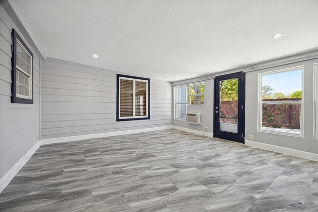 Building Photo - 3302 Chris Dr