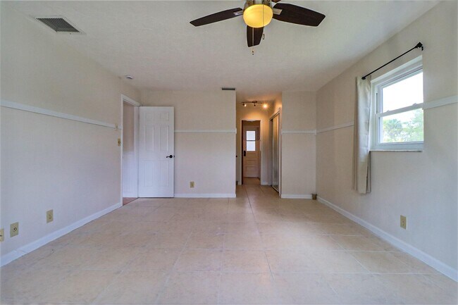 Building Photo - 1329 NW 84th Dr