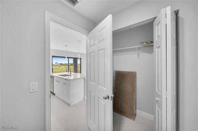 Building Photo - 1829 NW 7th Pl