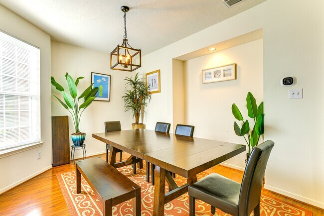 Building Photo - 618 Bending Bough Dr