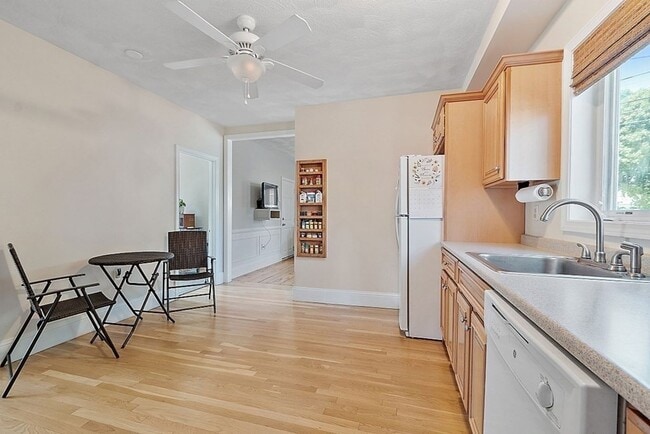 Building Photo - Unique, Renovated 2-Bed Apartment in Quiet...