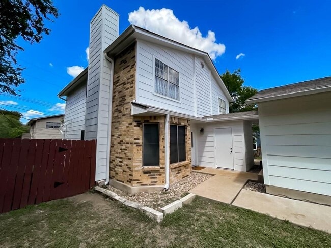 Building Photo - 2102 Kenneth Ave