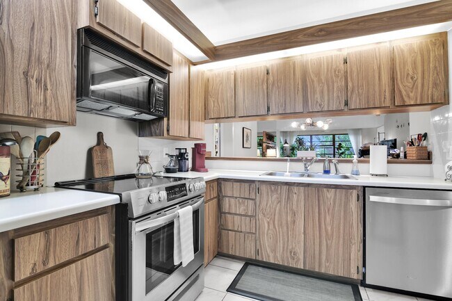 Building Photo - 6073 Balboa Cir
