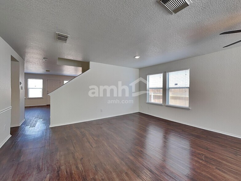 Building Photo - 10423 Manor Crk