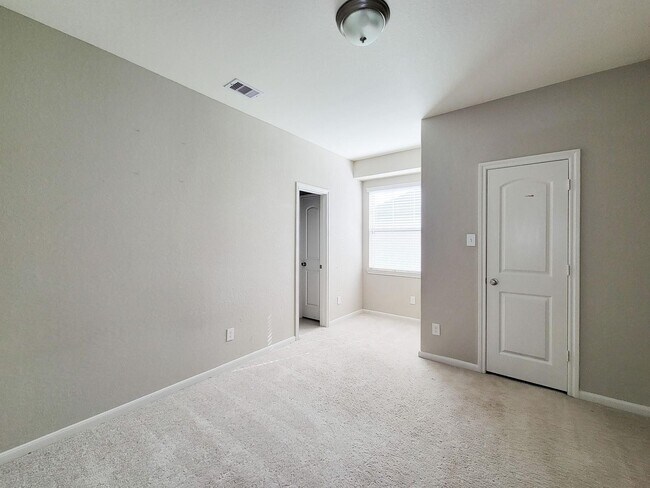 Building Photo - 219 Biltmore Loop