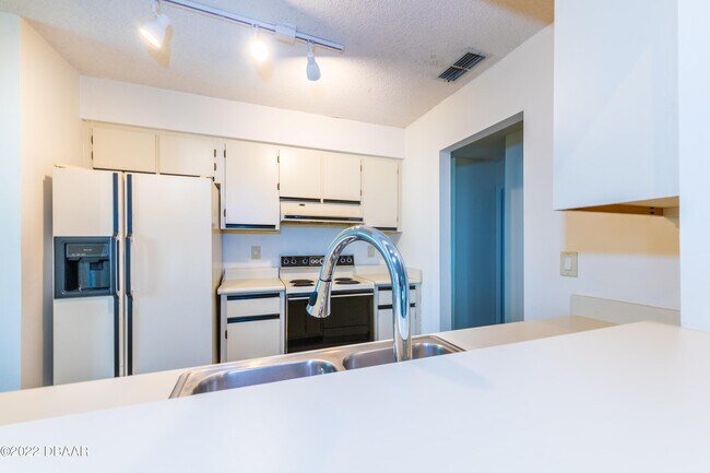 Building Photo - 157 Bob White Ct