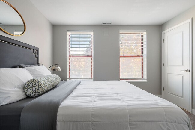 Building Photo - 615 N East St