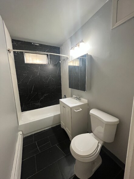 Building Photo - 109 Adelaide St