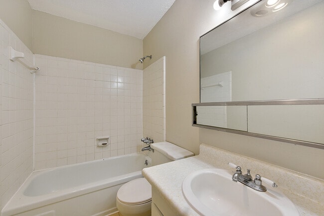 Building Photo - 309-11 Lilac