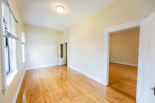 Building Photo - 1470 Beacon St