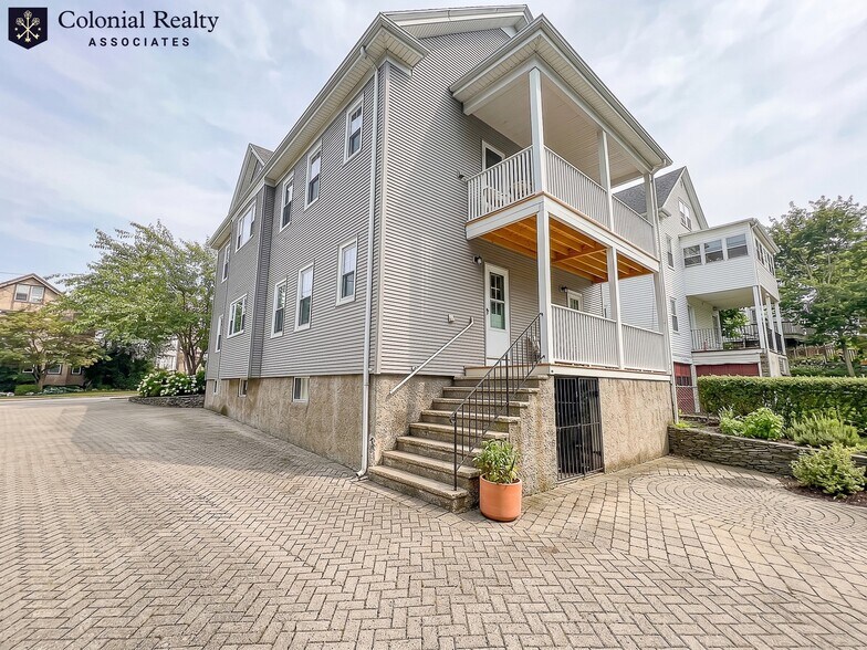 Building Photo - 94 Boylston St