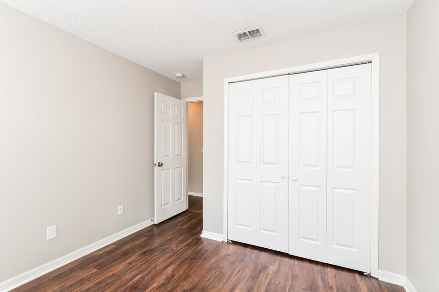 Building Photo - 16329 Coopers Hawk Ave