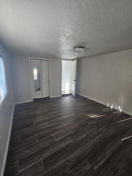 Building Photo - 5096 Maple Rd