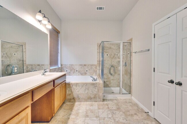 Building Photo - 7017 Via Dono Dr