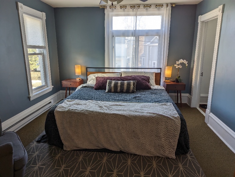 Building Photo - 1021 23rd Ave NE