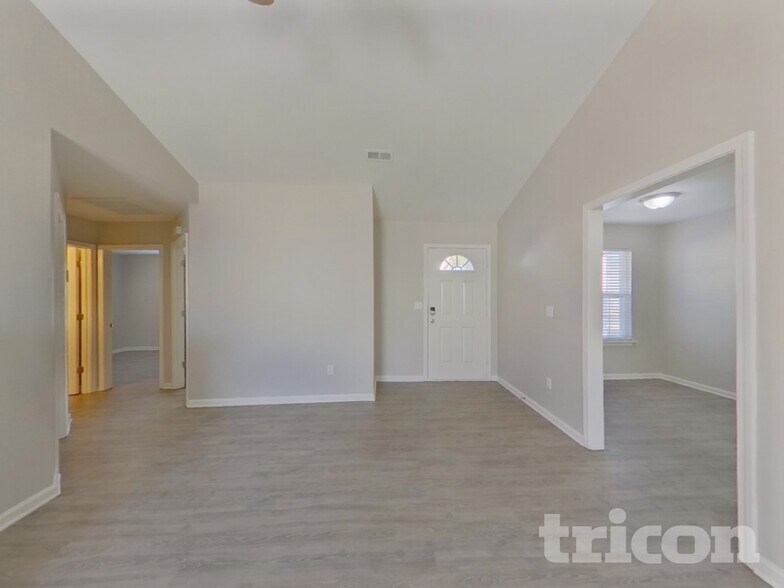 Building Photo - 1517 Crandon Dr