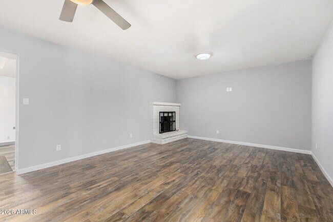 Building Photo - 1340 E Garnet Cir