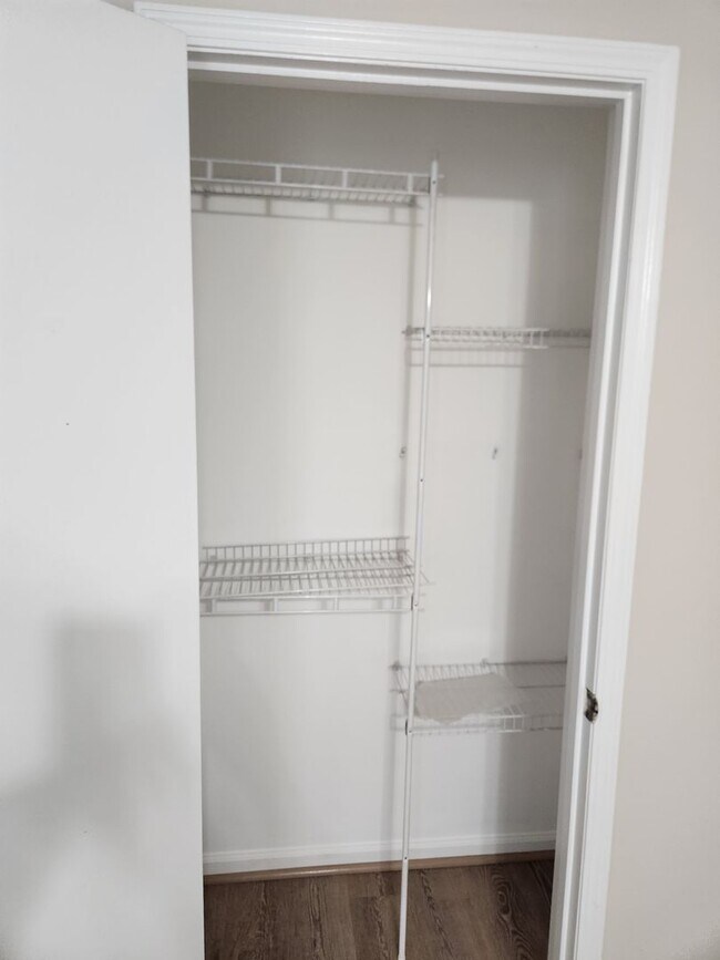 Building Photo - 33A / 33B  IL Rental