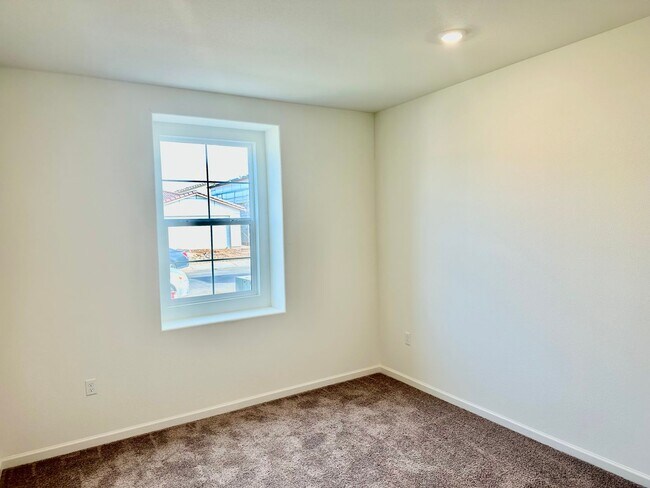 Building Photo - Lovely 4/2 Near Clovis East