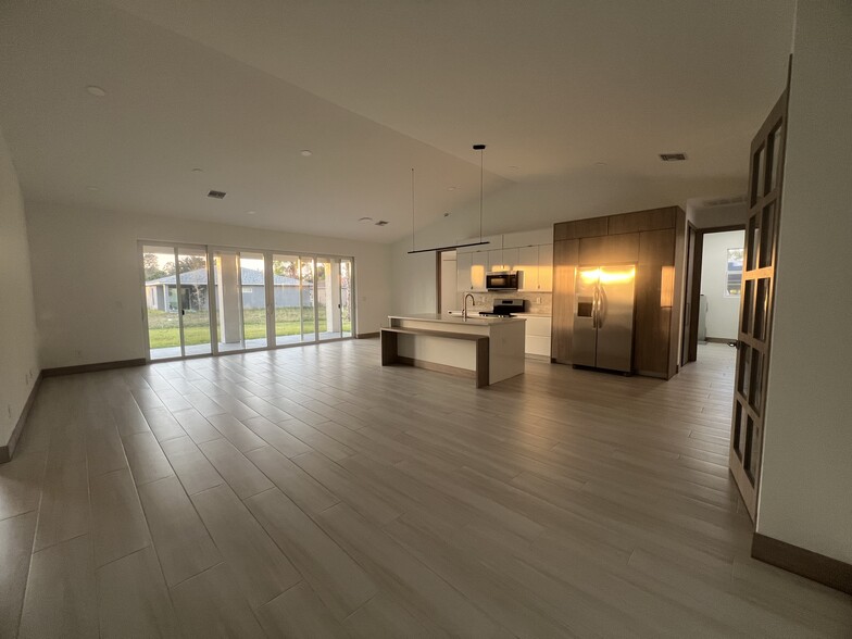 Building Photo - 4327 Kinlock St