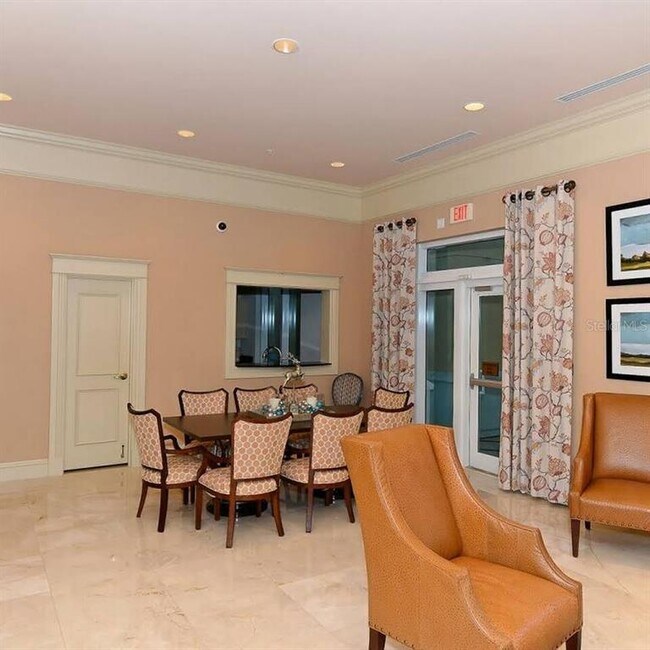 Building Photo - 800 N Tamiami Trl