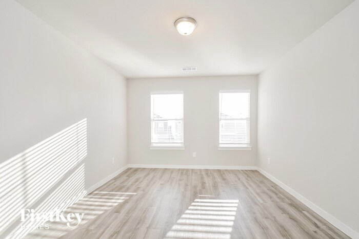 Building Photo - 615 Ava Trl