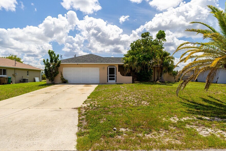 Building Photo - 3/2 Home with Garage Available NOW