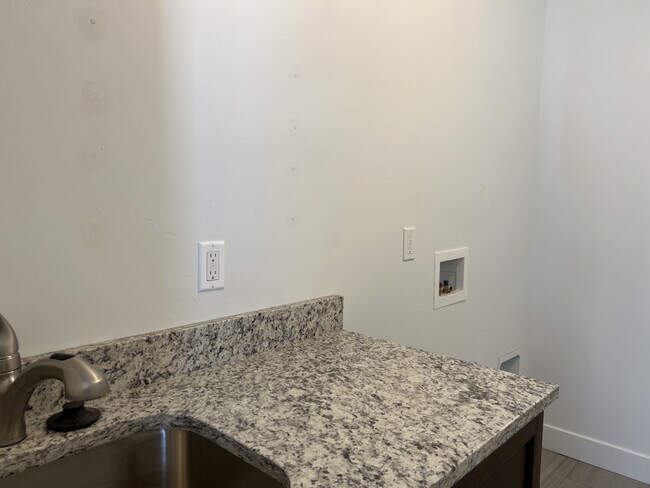 Building Photo - 304 Destiny Wy