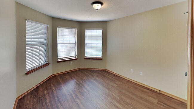 Building Photo - Beautiful 3 Bed 2 Bath Home in Moore Schools