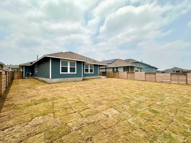 Building Photo - Beautiful Recently New Build Home in West ...