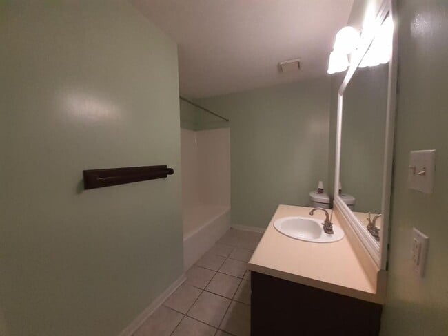 Building Photo - 634 S Jeff Davis Dr