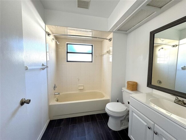 Building Photo - 1514 Poe St