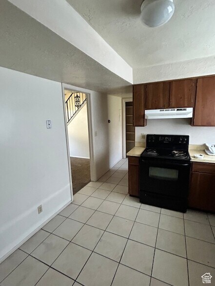 Building Photo - 3556 S Van Buren Ave