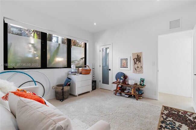 Building Photo - 2489 Meridian Ave