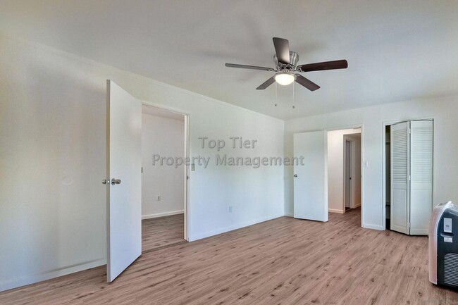 Building Photo - ***Beautiful 6 bed / 3 bath / 2,113 sqft H...