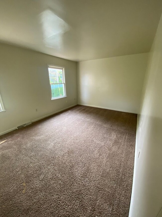Building Photo - 607 Emerald Dr