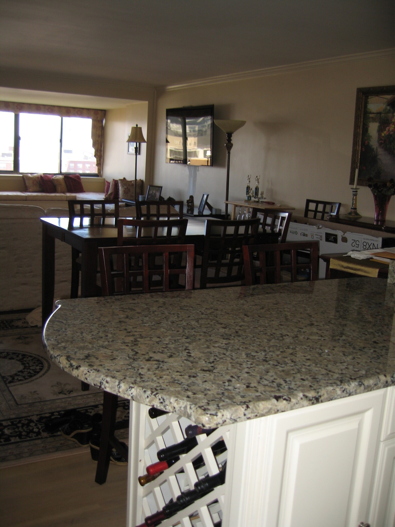 breakfast bar and dining area - 6 Whittier Pl