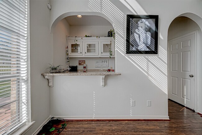 Building Photo - 8006 Devlin Dr