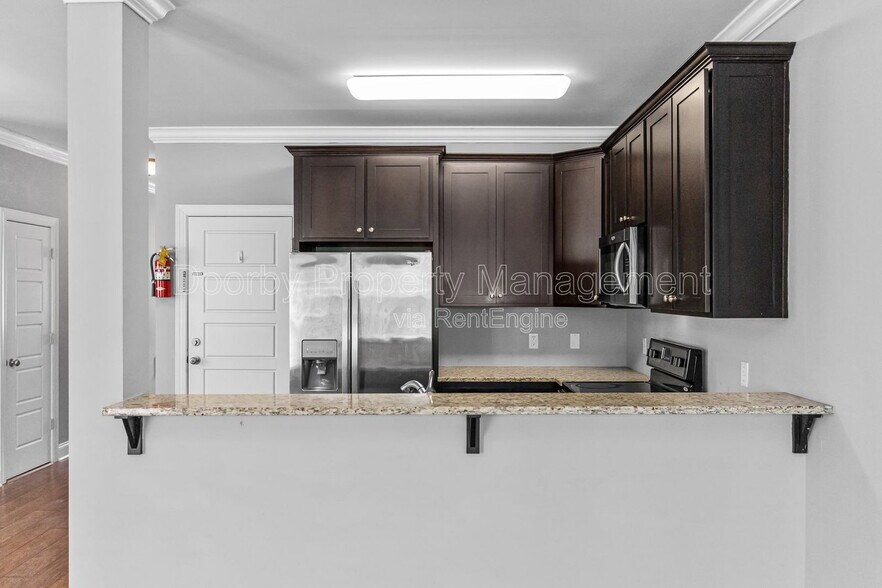 Building Photo - 723 Ladd Ave