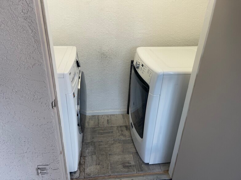 New washer & dryer - 13561 Eagle Ridge Dr